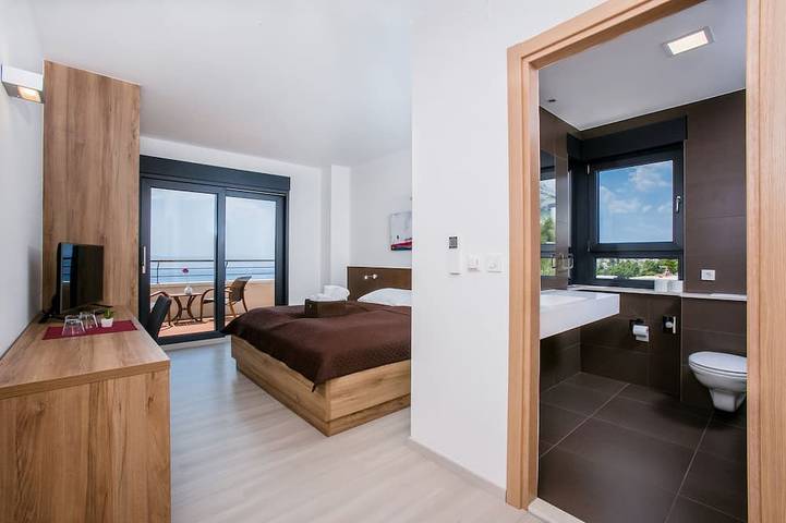Luxusvilla mit Blick auf Makarska, privater beheizter Pool,Jacuzzi,Gym,Grill in Makarska, Makarska Riviera