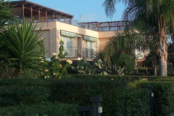 Apartamento entero, Un oasis de tranquilidad, residencia privada con piscina y tenis, playa cercana in Spiaggia di San Marco, Fiumefreddo di Sicilia