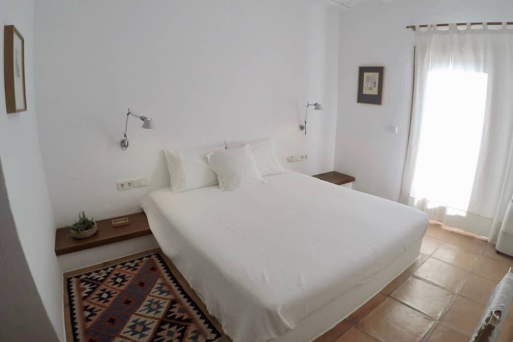 Exclusive 4 Bedroom Villa with Private Pool, Ibiza Villa 1262 in Sant Carles de Peralta, Santa Eulària des Riu