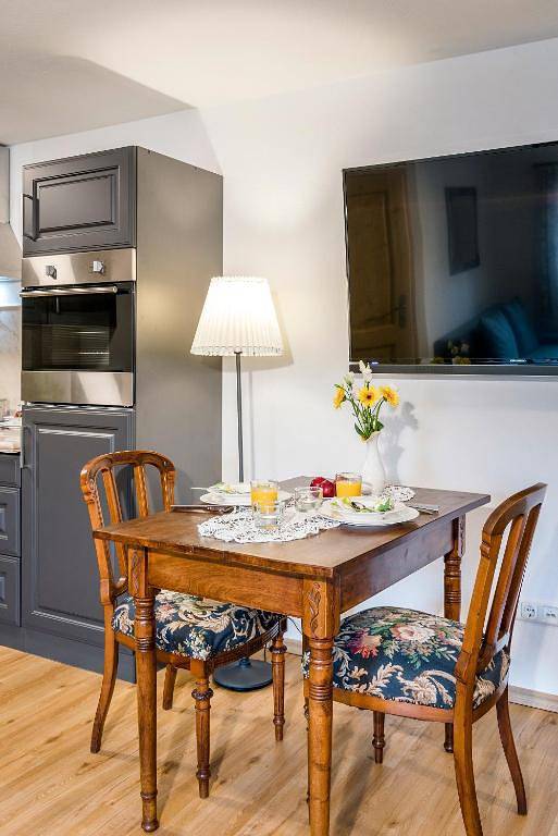 Ganze Ferienwohnung, Edlmann-Hof - Ferienwohnung Lindenblick 42 qm für max. 2 Personen in Obing, Landkreis Traunstein