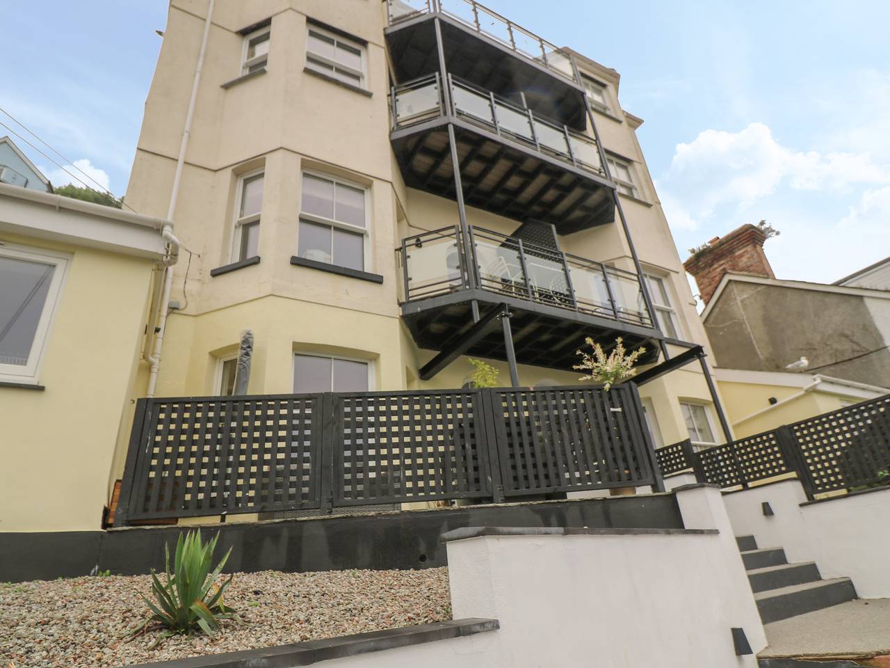 Entire apartment, 1 River View in Looe, Cornwall