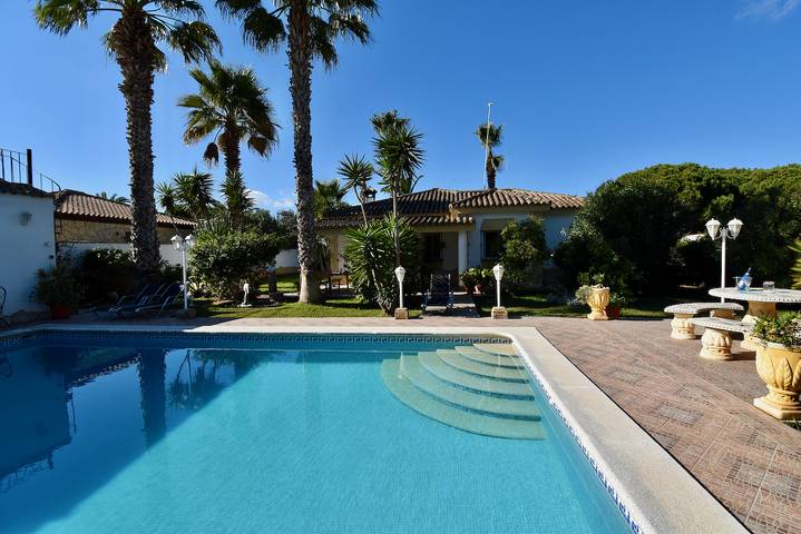 Chalet para 6 personas, con Jardín y Piscina en Chiclana de la Frontera