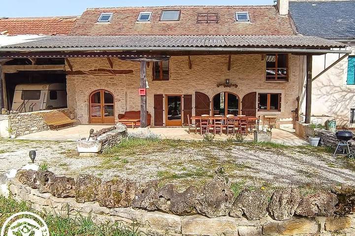 Location de vacances pour 10 personnes, avec jardin à Varaire