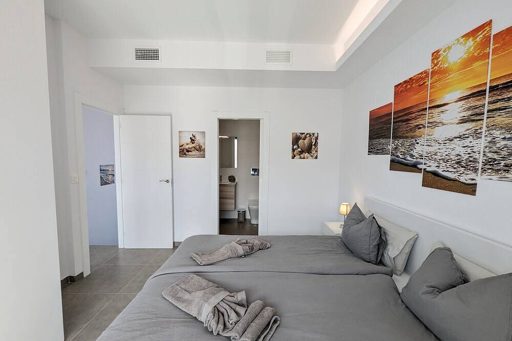 Villa 'R-58 Luxury New Build' with Private Pool, Terrace and Wi-Fi in La Herrada, Los Montesinos