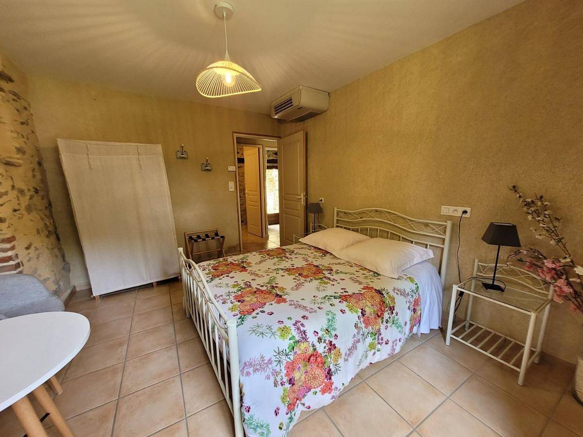 Quadruple Room with Private Bathroom in Chemillé-Melay, Région de Cholet