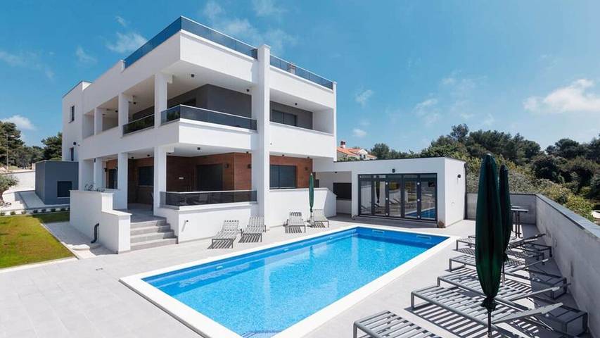 Ferienhaus für 10 Personen, mit Garten und Terrasse sowie Pool in Medulin
