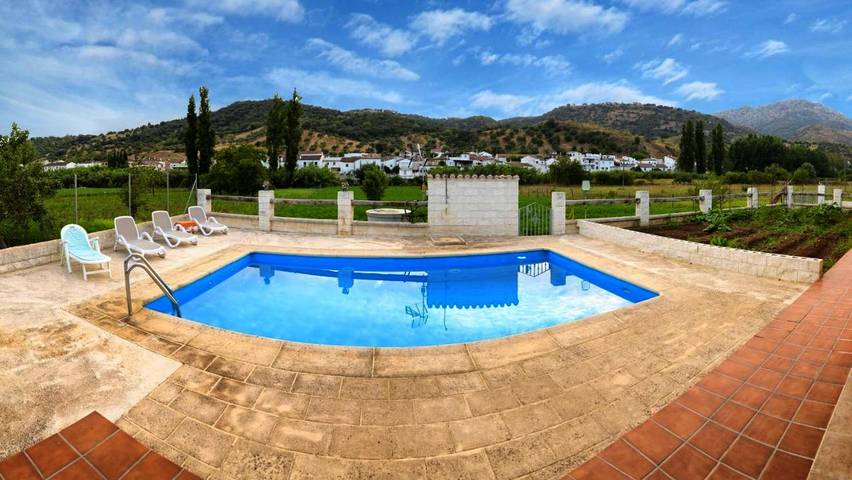 Casa rural para 7 personas, con vistas además de piscina y jardín, Familias con niños en Benalauría