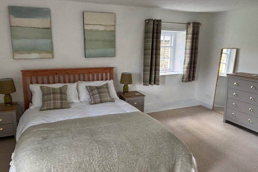 Overlooking Reeth Green, this welcoming cottage offers the perfect Yorkshire Dales escape. in Reeth, Yorkshire Dales National Park