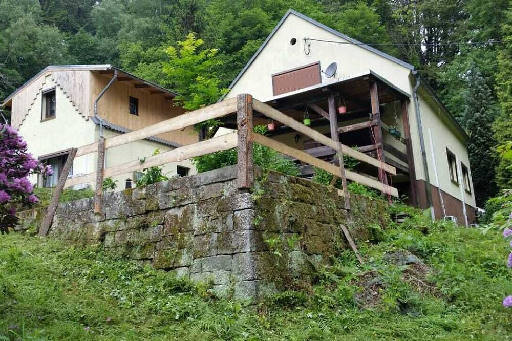 Bungalow in ruhiger Waldlage direkt am Wanderweg in Reinhardtsdorf-Schöna, Elbsandsteingebirge