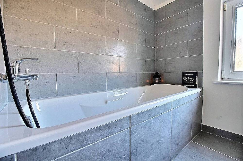 Geheel appartement, Station 82 C Charleroi-Airport in Ransart, Charleroi