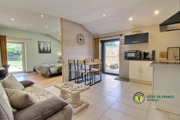 Cottage pour 2 personnes, avec terrasse et jacuzzi à Surzur