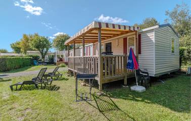 Camping pour 8 personnes, avec jardin ainsi que piscine et terrasse à Les Mathes
