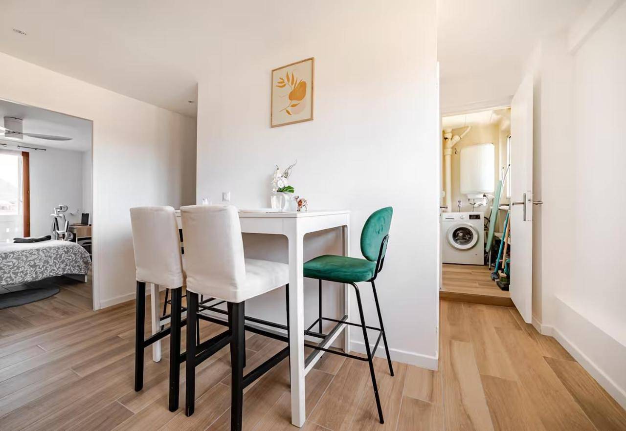 Appartement entier, Appartement haut de gamme avec balcon in Toulon, Côte méditerranéenne (France)
