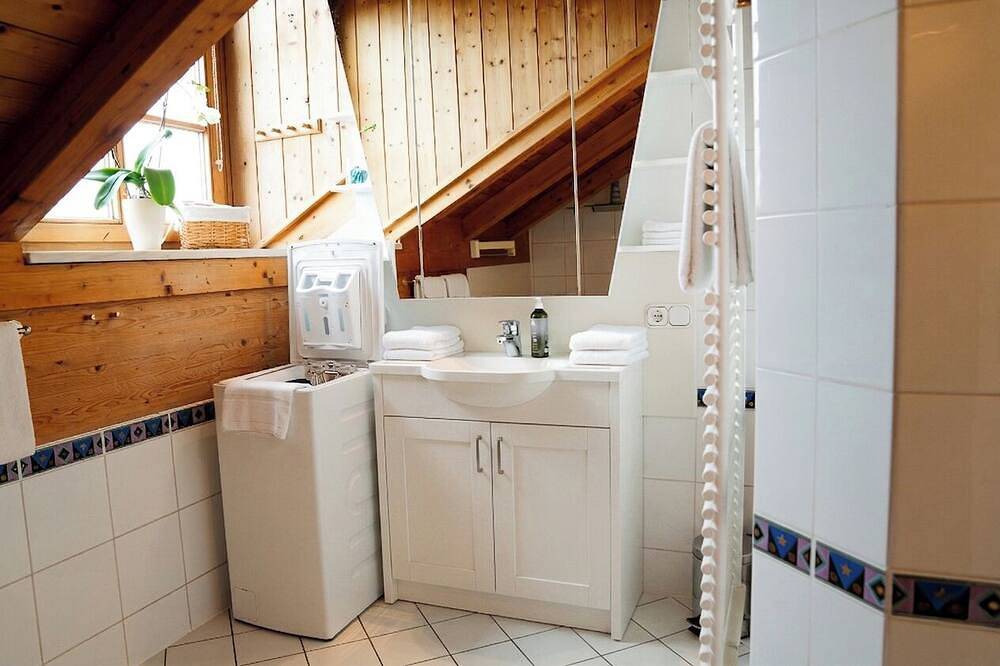 Ganze Wohnung, Gemütliche, charmante Ferienwohnung im Landhausstil am Fuße des Mühlbergs in Waging am See, Rupertiwinkel
