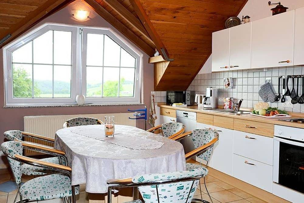 Ganze Wohnung, 5-Bett-Ferienwohnung Dusche/Wc mit Balkon - Ferienwohnungen Heck in Habscheid, Eifelkreis Bitburg-Prüm