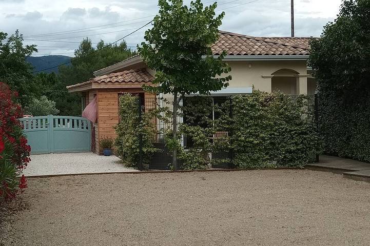 Ganze Wohnung, Located in Lodève, featuring the owner's above-ground pool in Lodève, Lodève und Umgebung