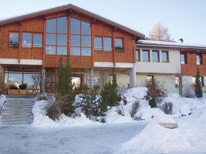 Camping pour 8 personnes, avec bassin pour enfant, animaux acceptés en Savoie