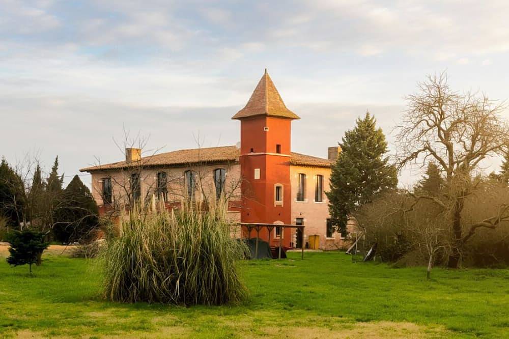 Château Fourclins – charming 8-bedroom gîte with park & pond in Merville, Haute-Garonne