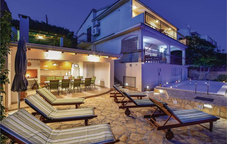 Ferienhaus für 11 Personen, mit Pool und Terrasse - 1