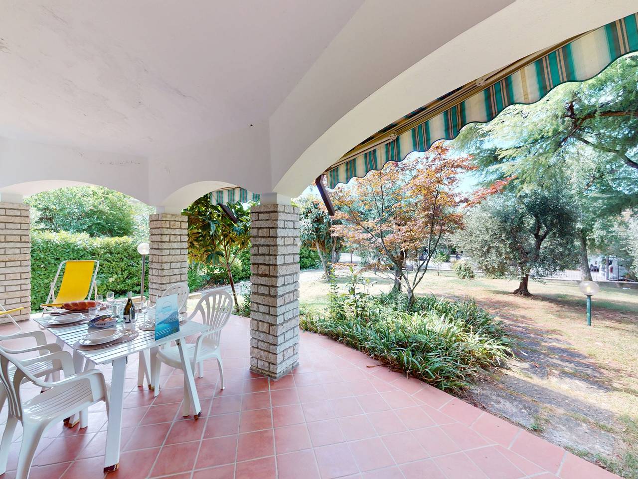 Villa Valentine 200 mt to the beach  by Bookinggar in Colombare, Sirmione