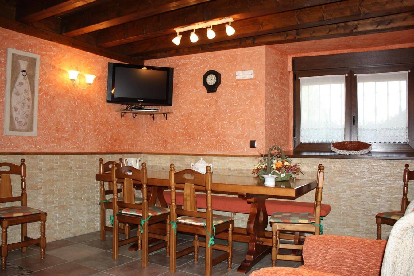 Casa Rural 'La Cabaña' con vistas a la montaña y Wi-Fi in Mozoncillo de Juarros, Ibeas de Juarros