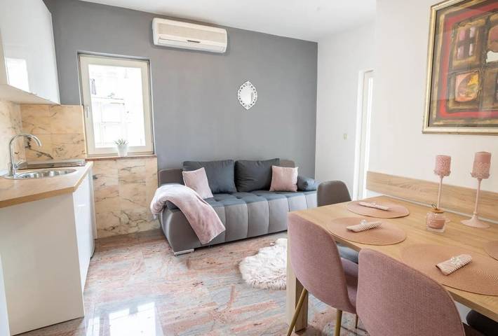 Ferienwohnung für 2 Personen, mit Balkon/Terrasse in Makarska