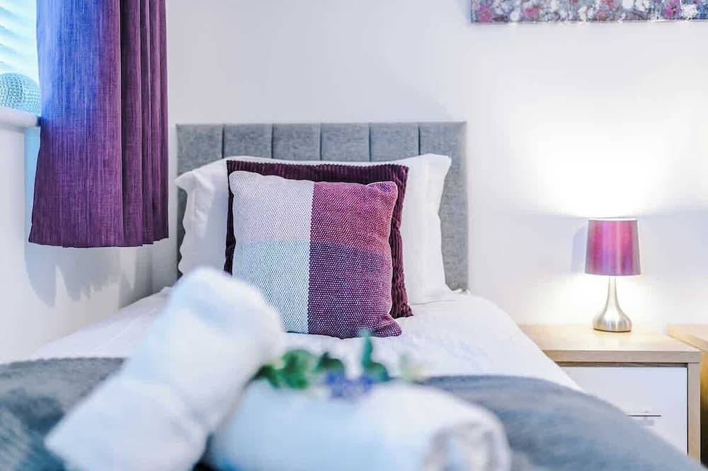 Modern house, ideal for contractors, sleeps 8! in Crewe, Cheshire East