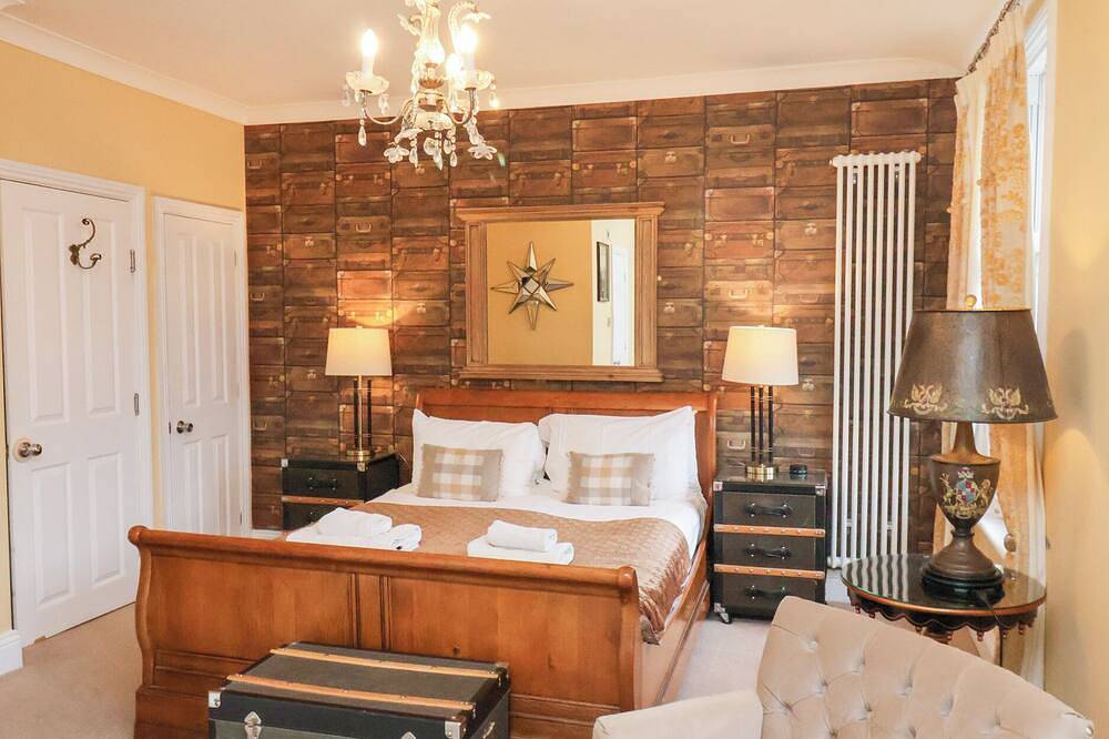 All Seasons, pet friendly, character holiday cottage in Filey in Filey, North Yorkshire