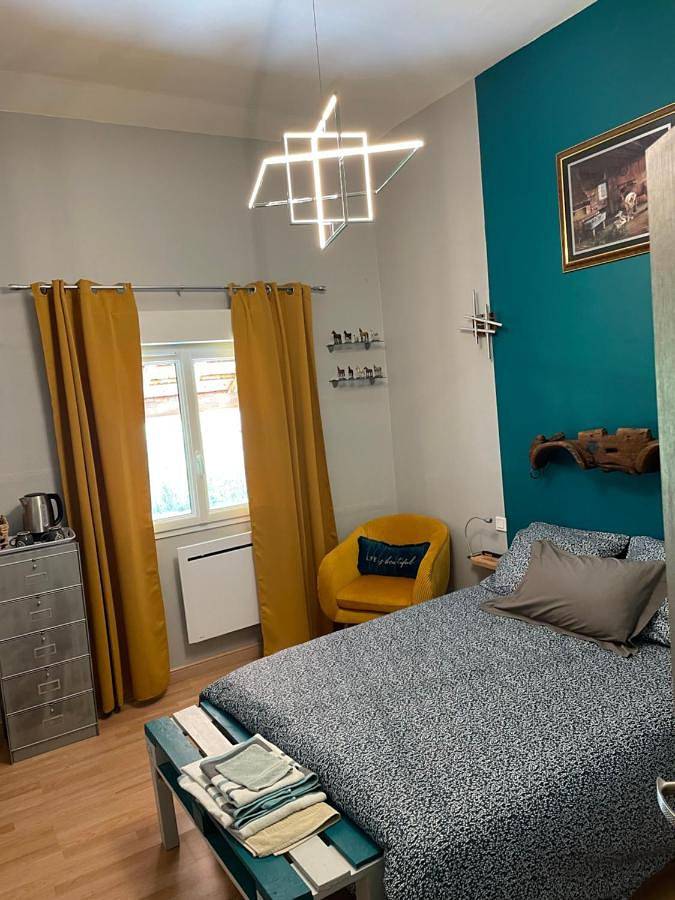 Location de vacances pour 2 personnes, avec vue ainsi que terrasse et jardin à Cercy-la-Tour - 3