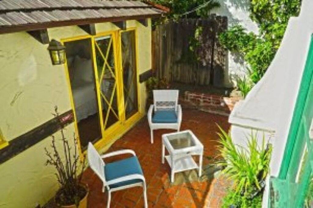 Charming Yellow Cottage Blocks zum Strand und Dorf in Laguna Beach, Orange County