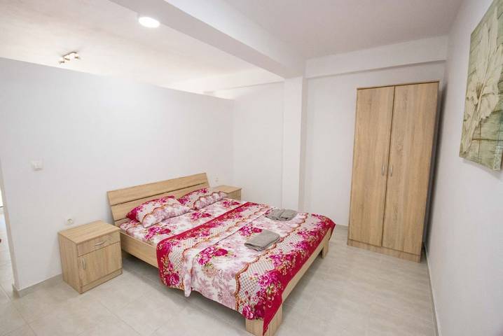 Ferienwohnung für 4 Personen, mit Balkon/Terrasse in Montenegro - 2