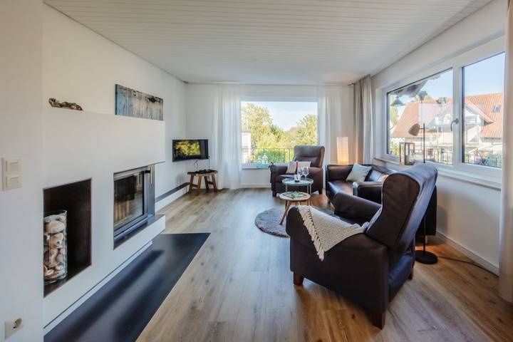 Ganze Wohnung, Moderne Fewo Seeschwalbe für bis zu 4 Personen, 100 m vom See entfernt in Moos, Untersee