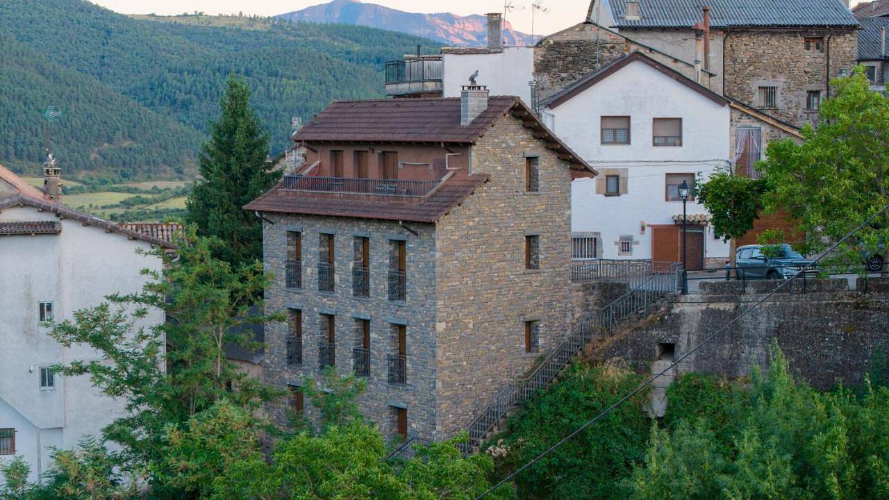 Four-Bedroom House in Valle de Hecho, Pirineo Aragonés