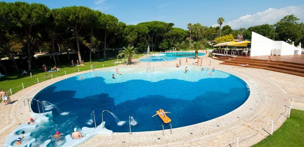 Casa vacanza per 6 persone, con Idromassaggio e Piscina per bambini nonché Piscina a Sessa Aurunca