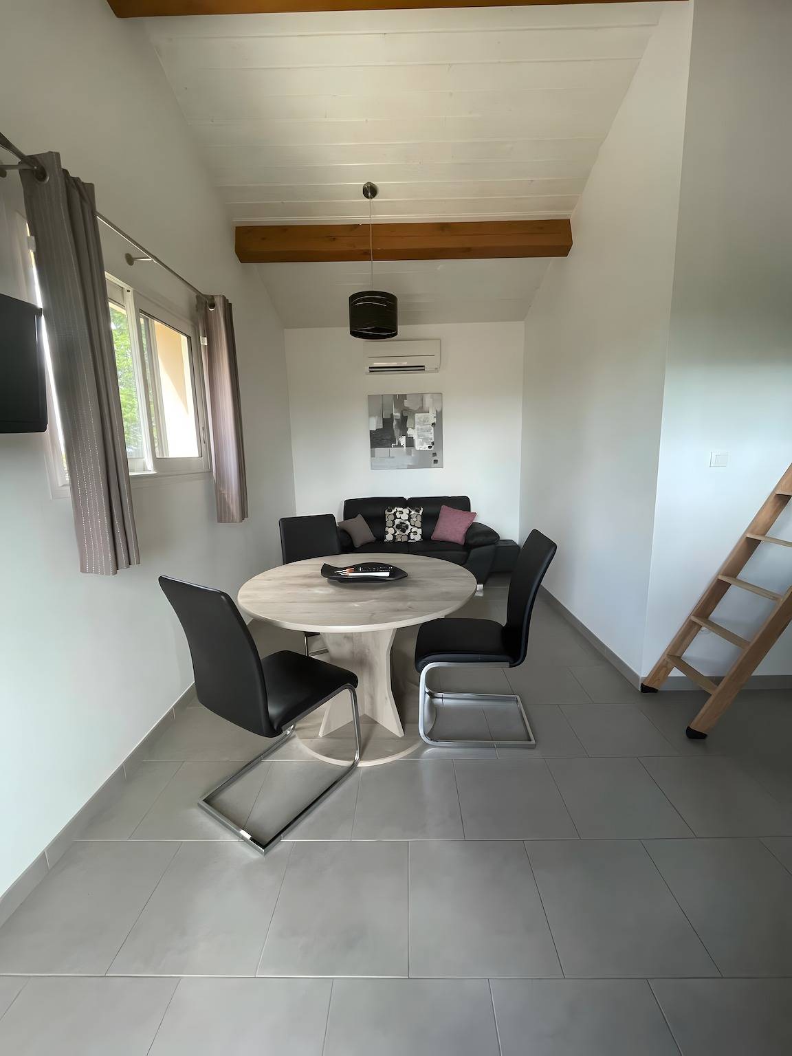 Gîte Les Pins – Vakantiehuis in een Gîtedorp in Joyeuse, Ardèche