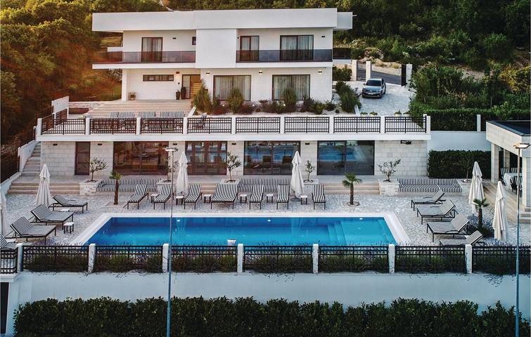 Ferienhaus für 20 Personen, mit Whirlpool und Sauna sowie Terrasse und Pool in Kroatien - 3