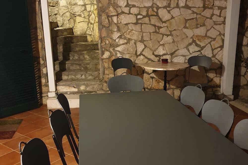 Self-contained house, nestled in a pine forest, just a few meters from a beautiful bay. in Pulsano, Gulf of Taranto