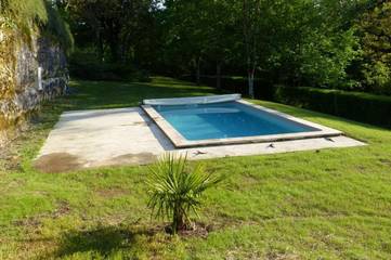 Gîte pour 4 personnes, avec terrasse et jardin ainsi que piscine et vue à Saint-Laurent-des-Bâtons