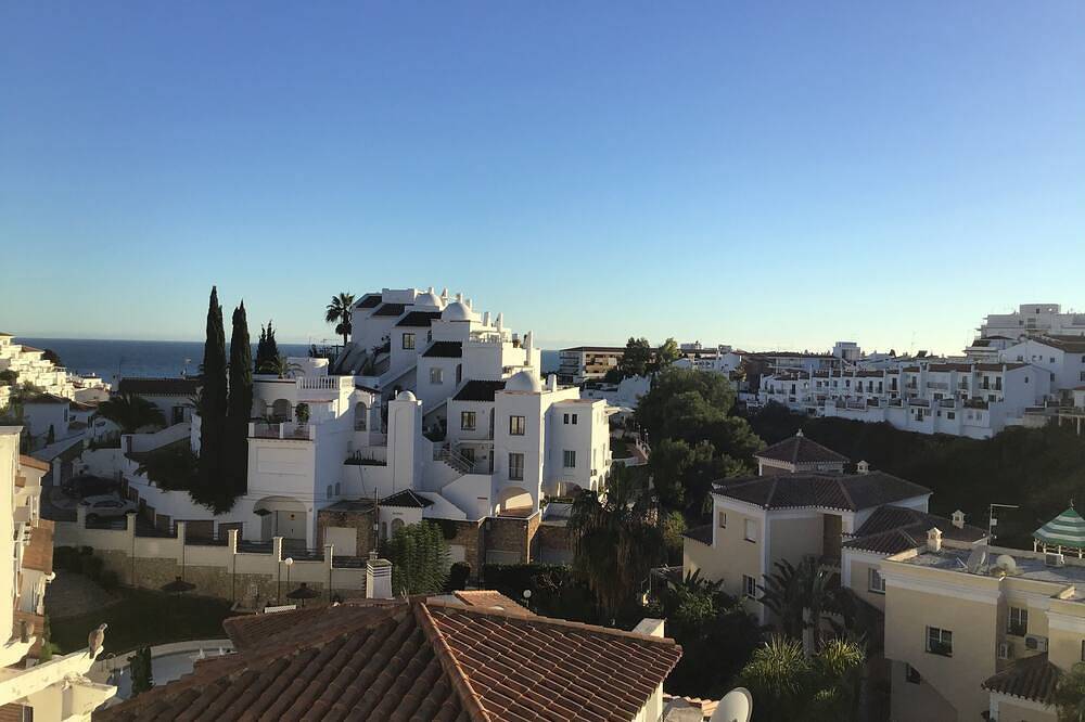 Entire apartment, Beautifully appointed 2 bed apartment. in Playa de Burriana, Nerja