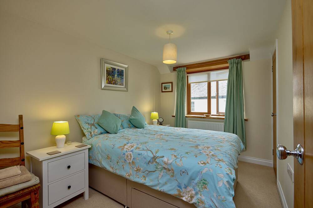 Spacious, well-equipped cottage with parking in Hartland, N Devon - Sleeps 6. in Hartland, Hartland Devon Heritage Coast