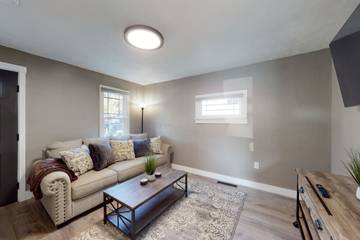 Vacation Rental for 4 Guests in Coeur d'Alene, Coeur d'Alene National Forest, Picture 3