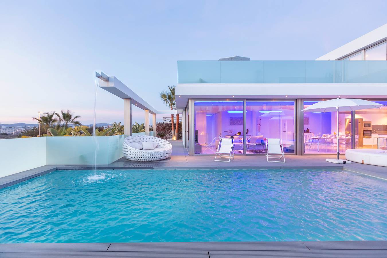 Villa 'Hugo - Luxe près d'Ibiza' avec Balcon, Wi-Fi et Climatisation in Nuestra Senora de Jesus, Santa Eulària des Riu