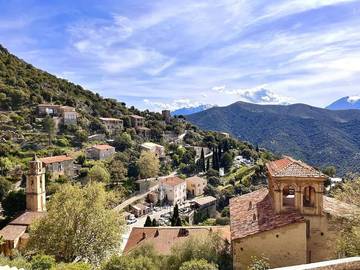Gîte pour 6 personnes, avec piscine ainsi que vue et jardin à Lama
