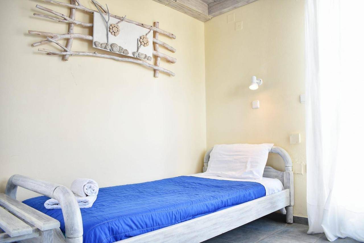 Sea Wave Villa in Plage d'Perivolos, Perissa
