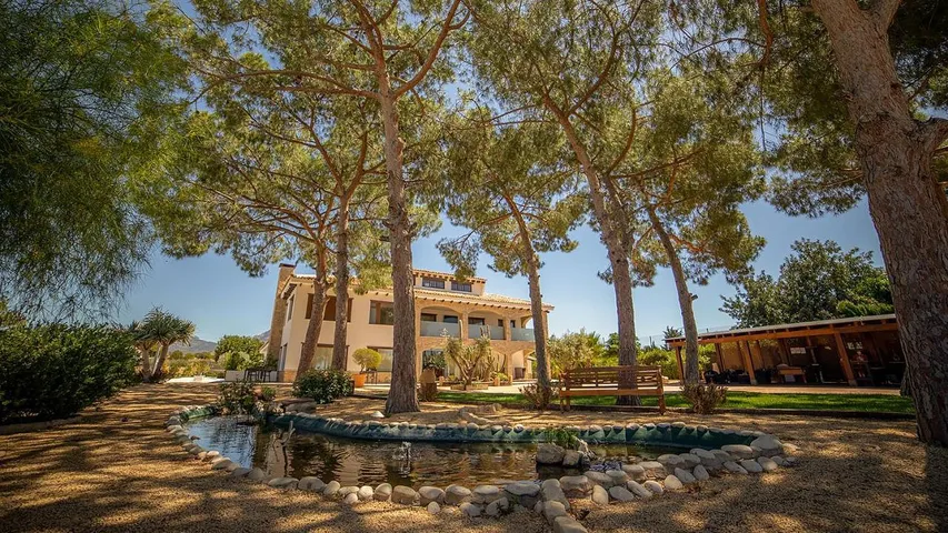 Hotel para 2 personas, con jardín además de vistas y piscina, Se admiten mascotas - 1