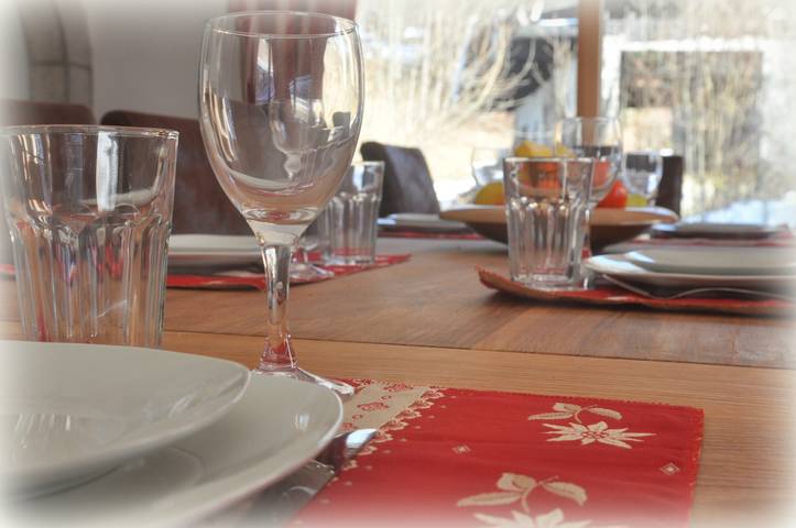 Chalet "Le Villard Samoens" avec vue sur les montagnes, terrasse privée et Wi-Fi in Samoëns, Région de Bonneville