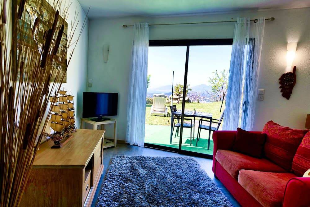 Appartement entier, Appartement jardin vue mer et montagne à 10 mn de Porticcio in Eccica-Suarella, Région d'Ajaccio