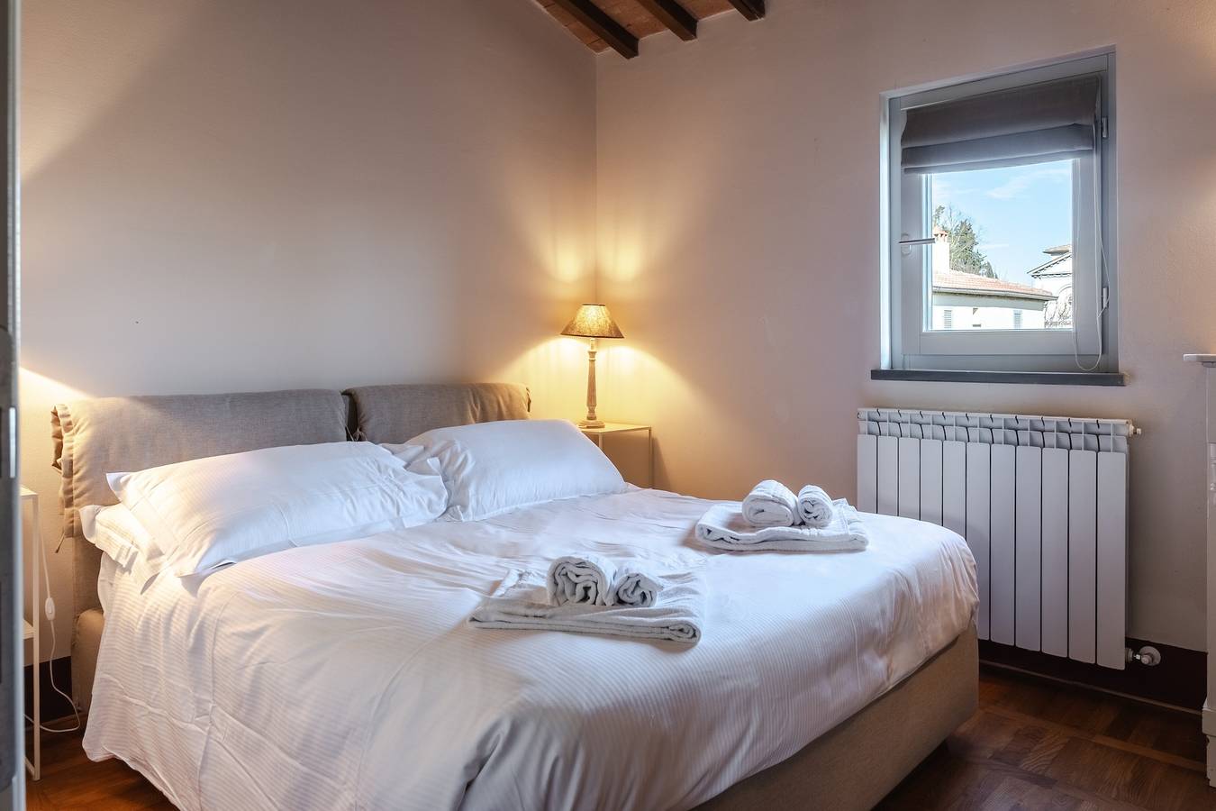 Entire apartment, Apartment 'Frantoio 2 Classic' with Shared Pool, Wi-Fi and Air Conditioning in Arezzo Province