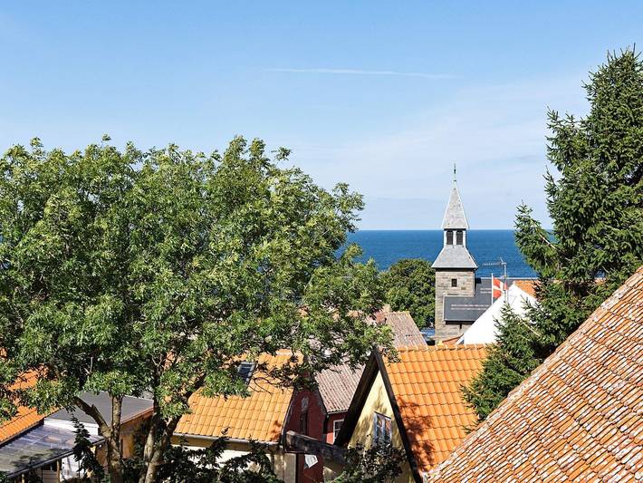 Ferielejlighed for 4 personer, med Terrasse og Pool i Gudhjem