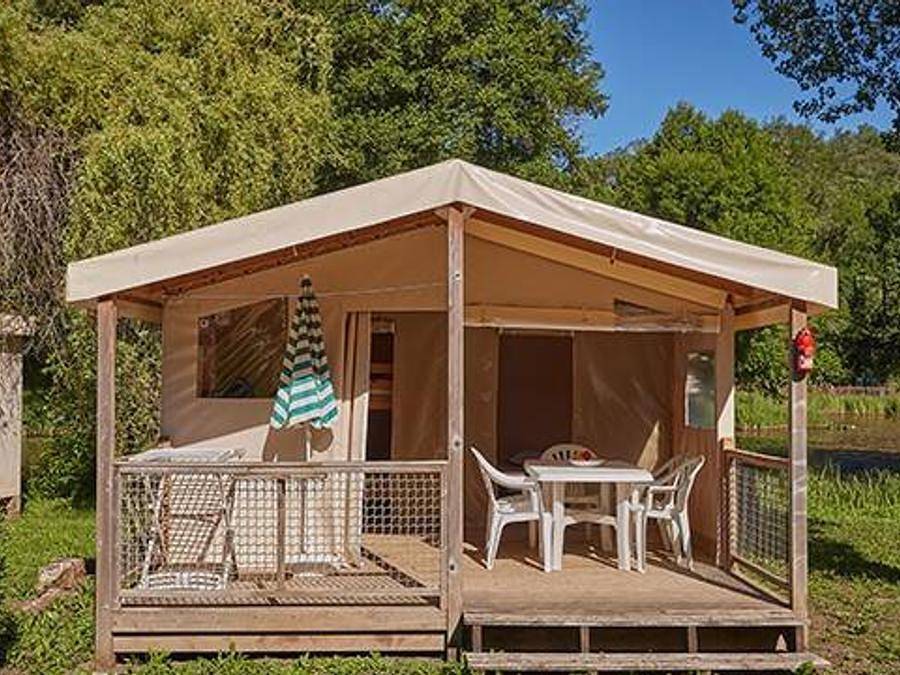 Camping Domaine de La Yole - Tente en toile et en bois 4 personnes - Tente Super Lodge | Comfort | 2 Ch. | 4 Pers. | Sans Sdb in Vendres, Côte méditerranéenne (France)